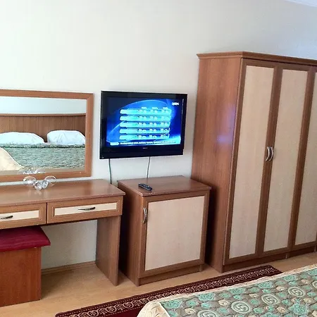 فندق Eyna 3*